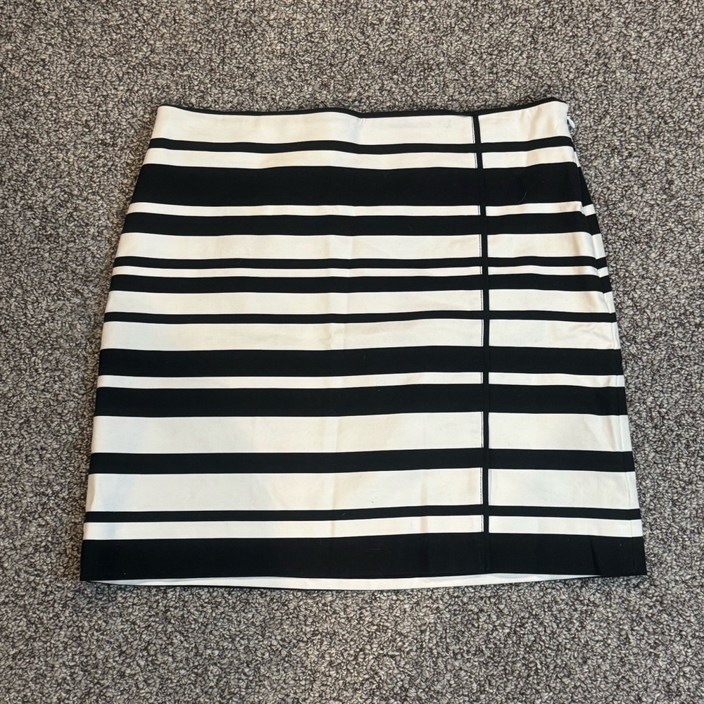 White House Black Market Black and White Striped Mini Skirt - Picture 2 of 6